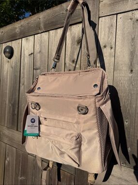 Whisker City cat carrier. NWT. Neutral Pink Convertible . Backpack Tote